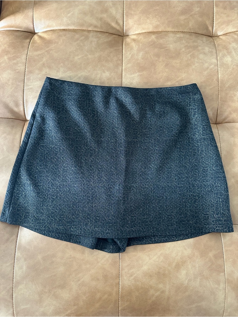 AQUA Black & Gold Metallic Skort Size M